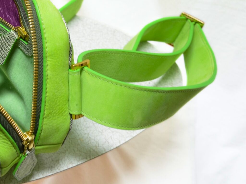Gitte Next - Détail de la bandoulière Bandoulière ajustable pour sac ceinture et crossbody - An Vandenberk