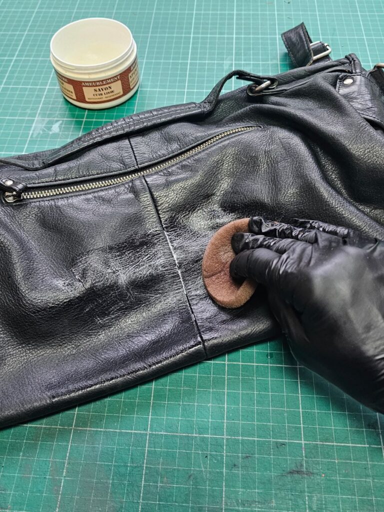 Service de nettoyage des sacs en cuir Produits d’entretien du cuir et conseils personnalisés à Bruxelles.