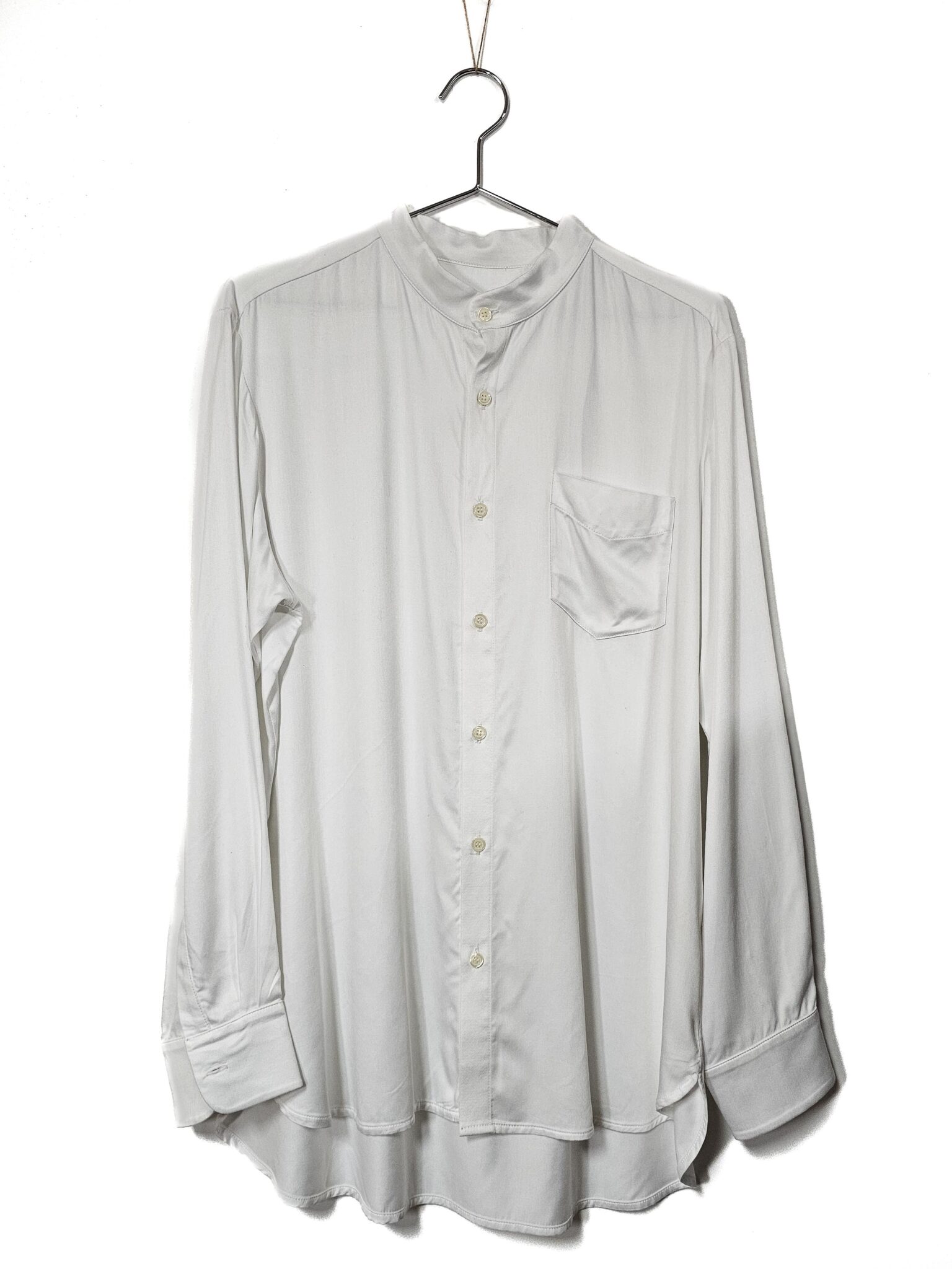 Oversized designer tab collar shirt in bamboo satin, sustainably produced by Bamboo Belgium.