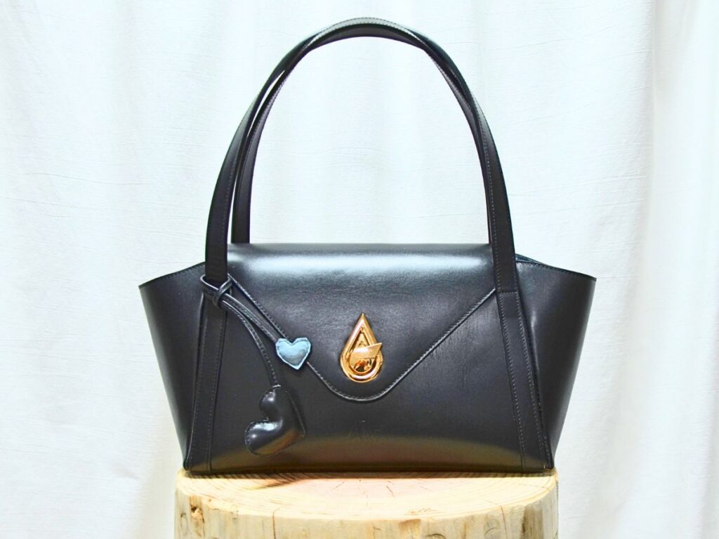 Unique bespoke handbag by An Vandenberk Handcrafted bespoke leather handbag with unique design by An Vandenberk